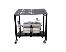 Carrello con ruote con moltiplicatore di pressione